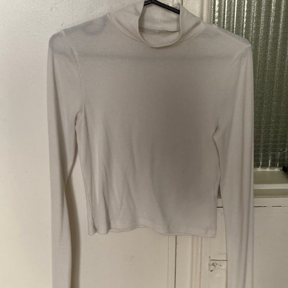 White long sleeve turtle neck - Picture 1 of 2